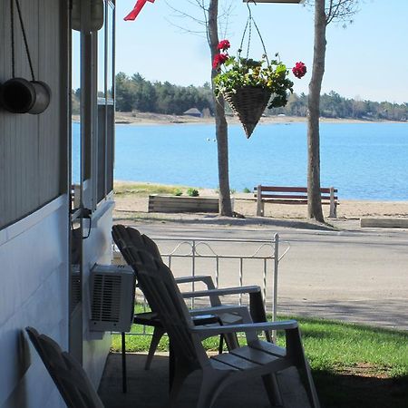 Balm Beach Resort And Motel Exterior photo