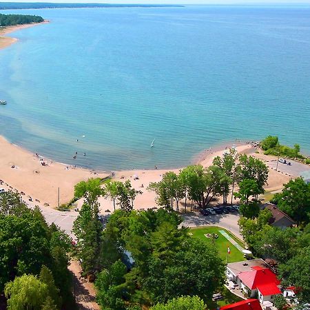 Balm Beach Resort And Motel Exterior photo