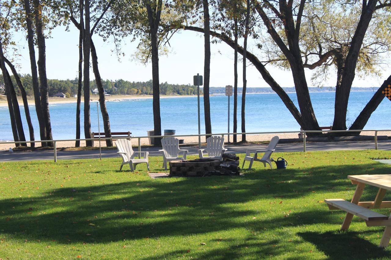 Balm Beach Resort And Motel Exterior photo