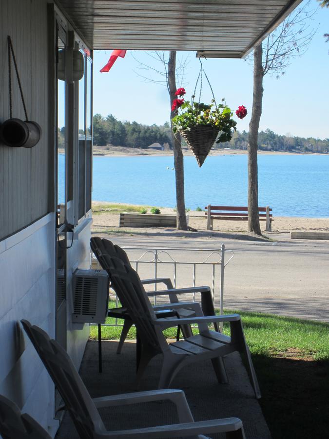 Balm Beach Resort And Motel Exterior photo