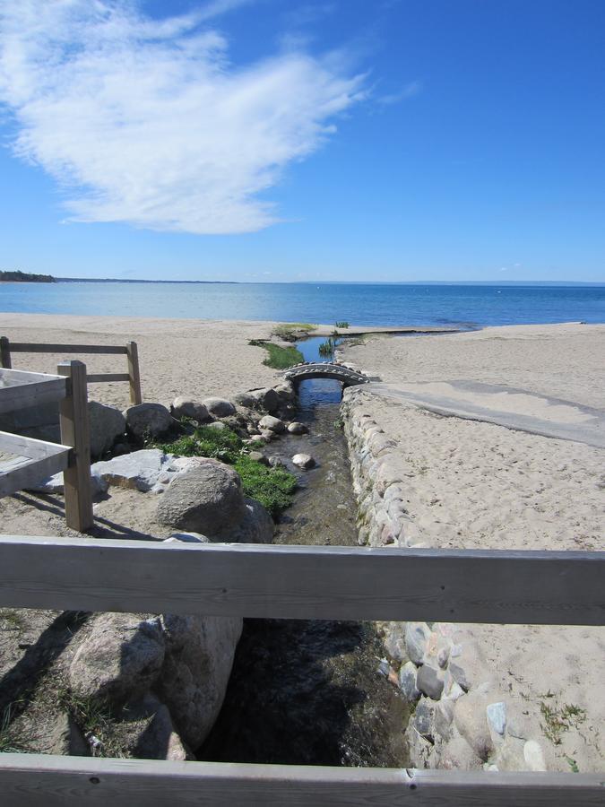 Balm Beach Resort And Motel Exterior photo