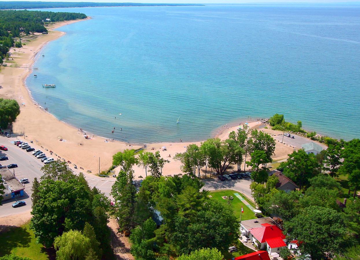 Balm Beach Resort And Motel Exterior photo